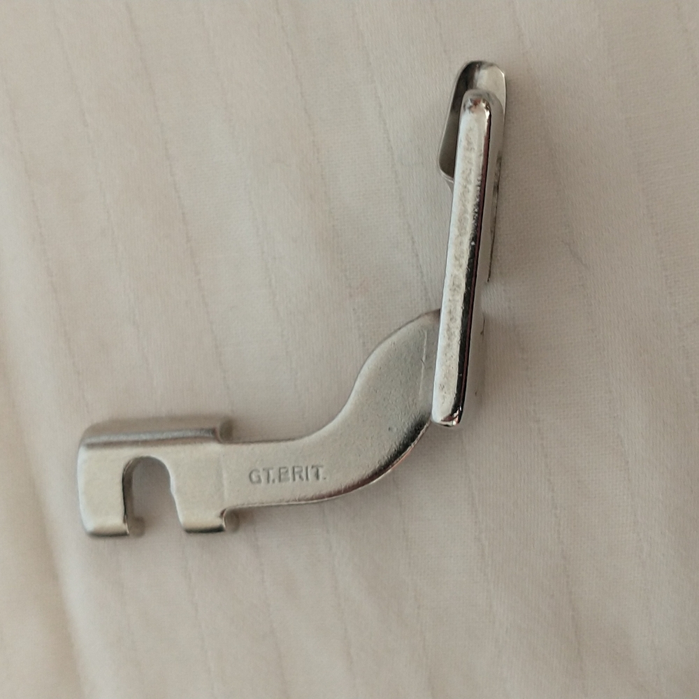 Singer slant shank hemmer foot vintage - Picture 3 of 5